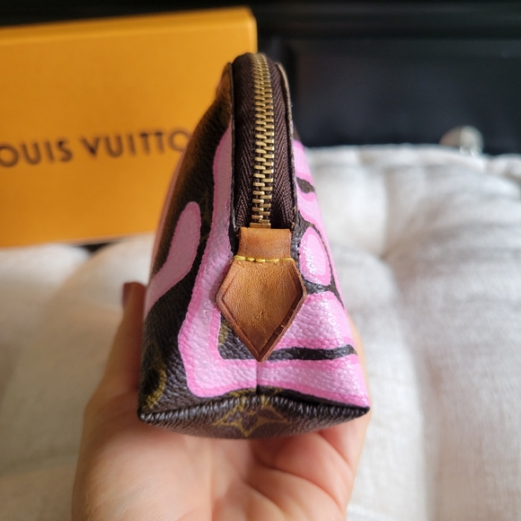 Louis Vuitton Cosmetic Pouch Pm - Picture 4 of 11